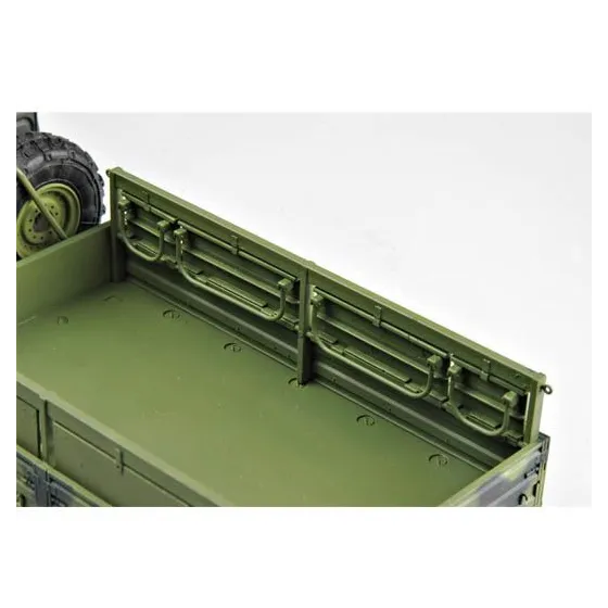 Trumpeter 01004 M1078 1:35 Light Medium Tactical Vehicle (LMTV) Standard Cargo Truck