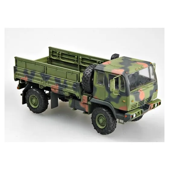 Trumpeter 01004 M1078 1:35 Light Medium Tactical Vehicle (LMTV) Standard Cargo Truck
