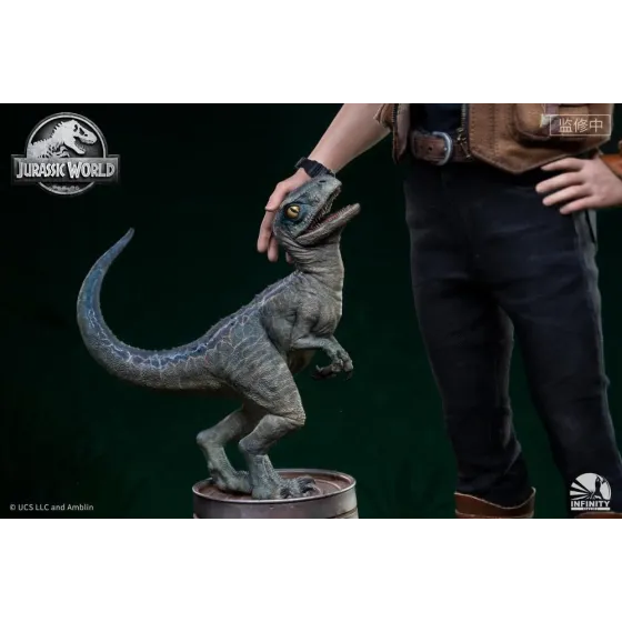 Figurka Owen and Baby Blue 52 cm Limited Edition 1/4 Jurassic World: Fallen Kingdom