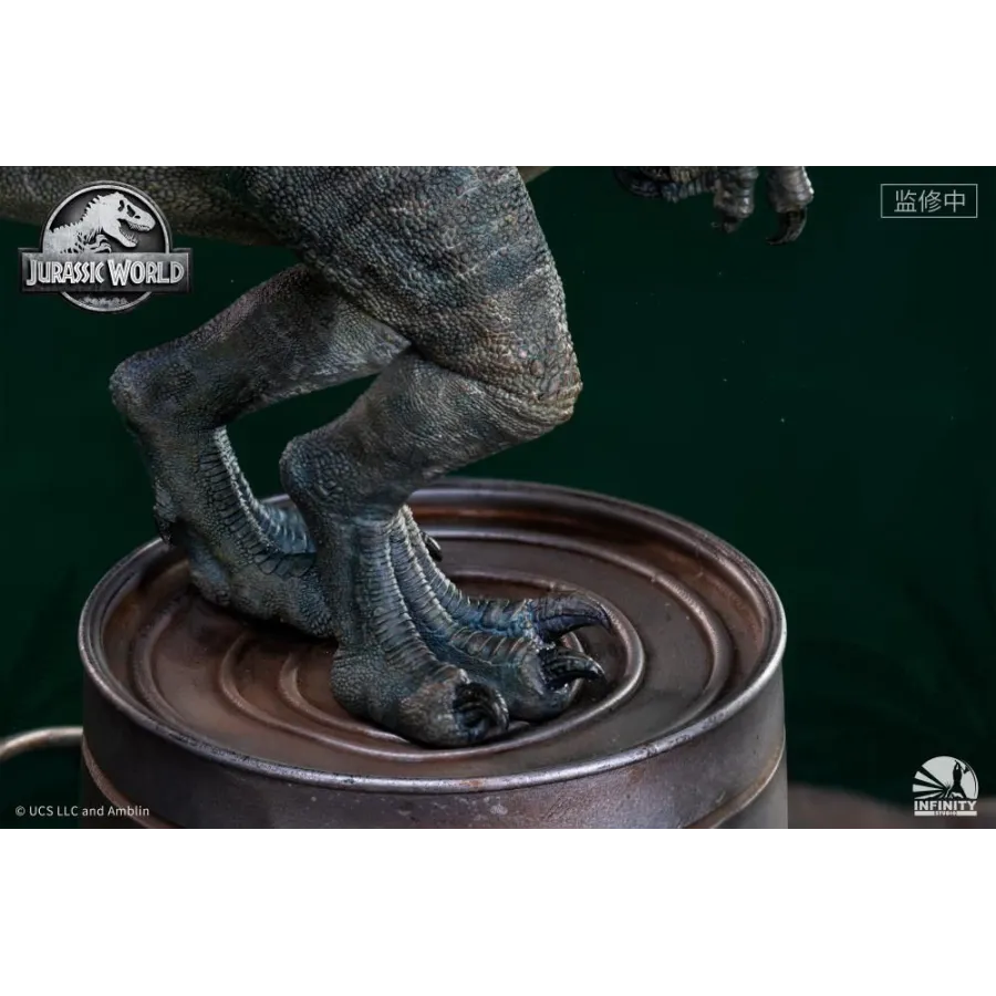 Figurka Owen and Baby Blue 52 cm Limited Edition 1/4 Jurassic World: Fallen Kingdom