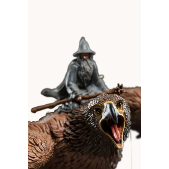 Statuetka Weta Workshop The Lord of the Rings - Gandalf on Gwaihir 15 cm