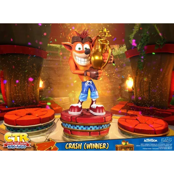 Statuetka Crash Team Racing Nitro Fueled - Crash Winner