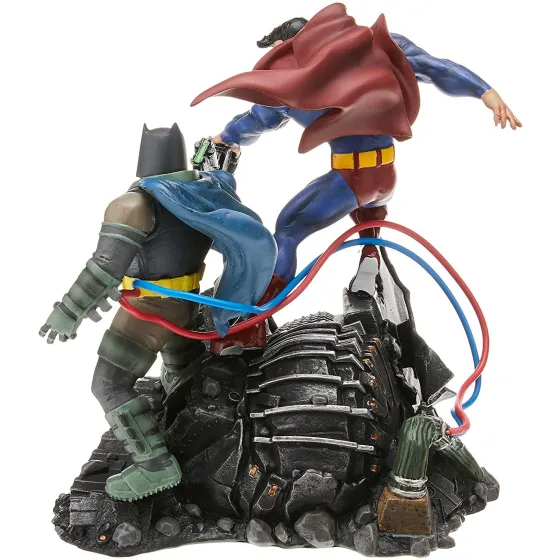 Figurka DC Collectibles Dark Knight Return Batman vs Superman Mini