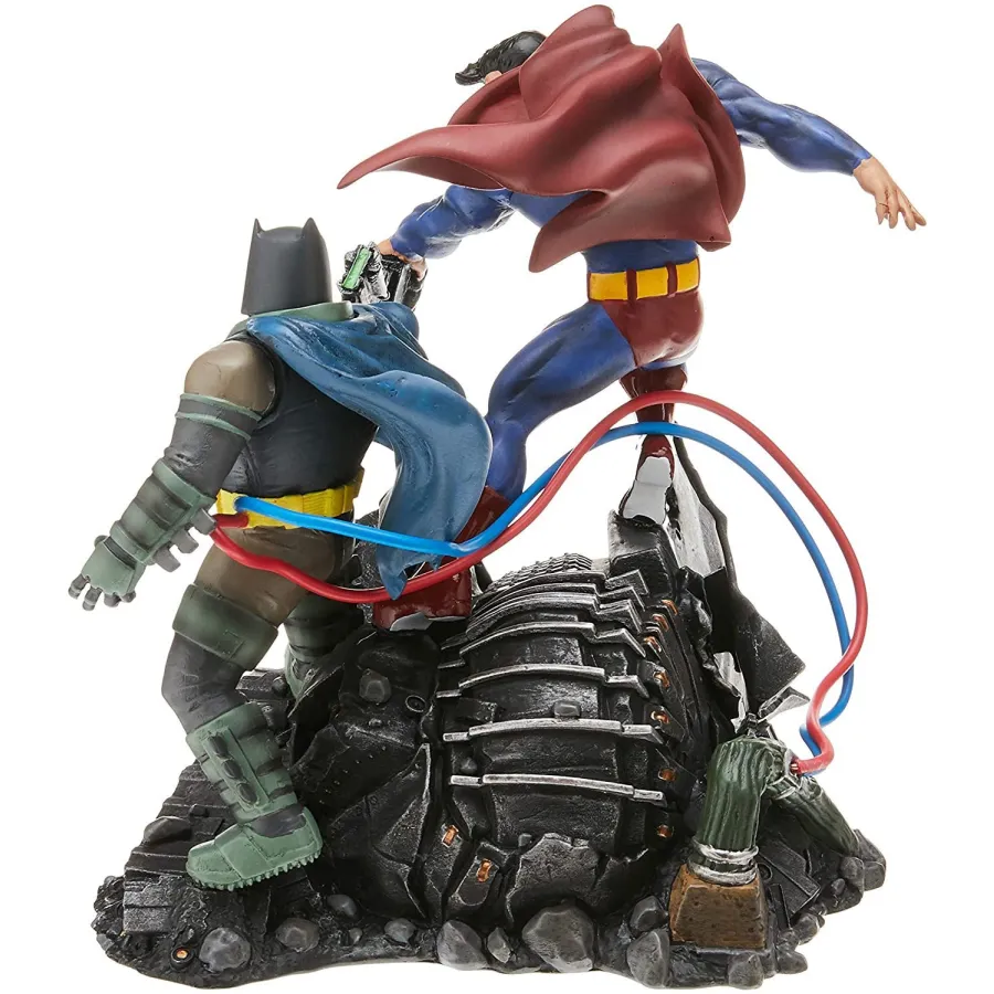 Figurka DC Collectibles Dark Knight Return Batman vs Superman Mini
