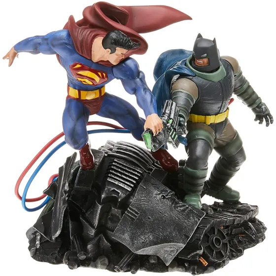 Figurka DC Collectibles Dark Knight Return Batman vs Superman Mini