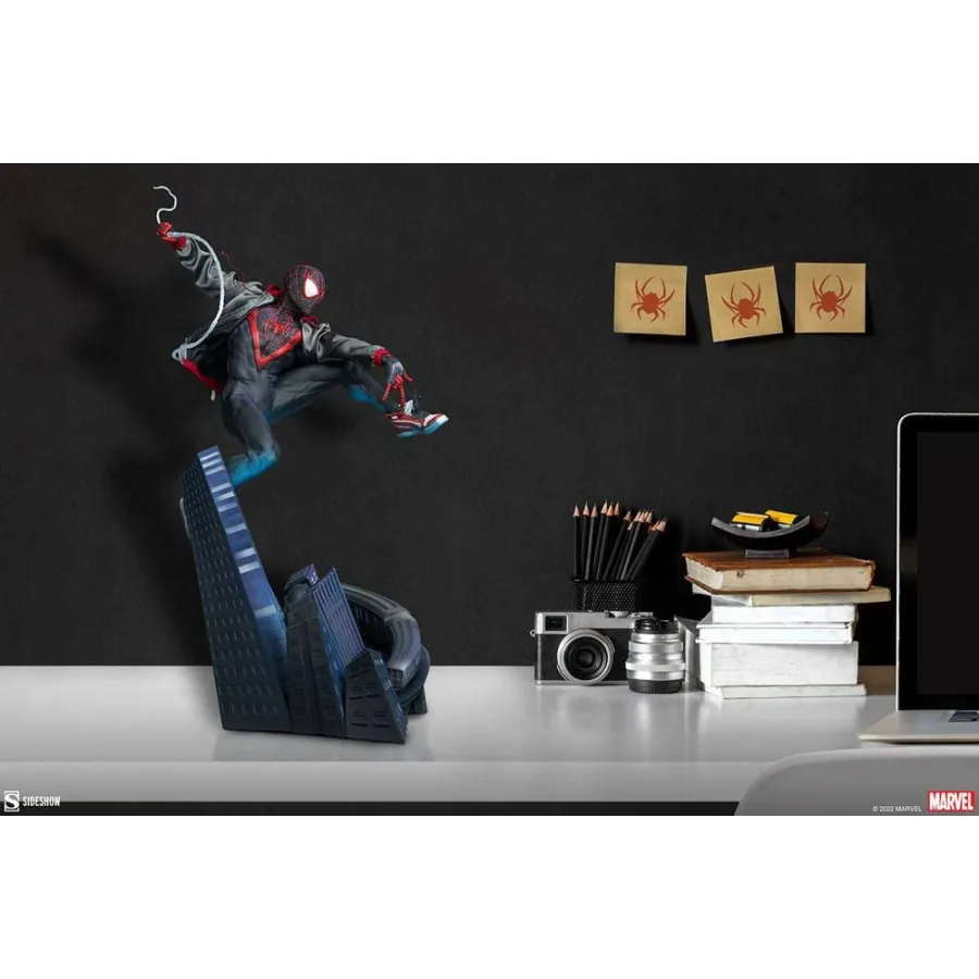 Statuetka Marvel Premium Format Miles Morales 60 cm