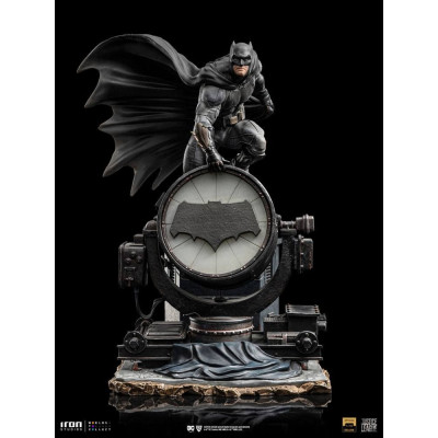 Figurka Batman on Batsignal 28 cm Zack Snyder's Justice League Deluxe Art Scale 1/10