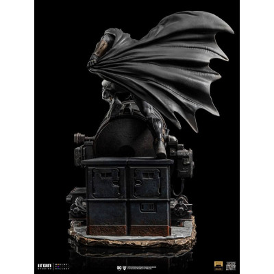 Figurka Batman on Batsignal 28 cm Zack Snyder's Justice League Deluxe Art Scale 1/10