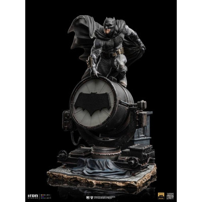 Figurka Batman on Batsignal 28 cm Zack Snyder's Justice League Deluxe Art Scale 1/10