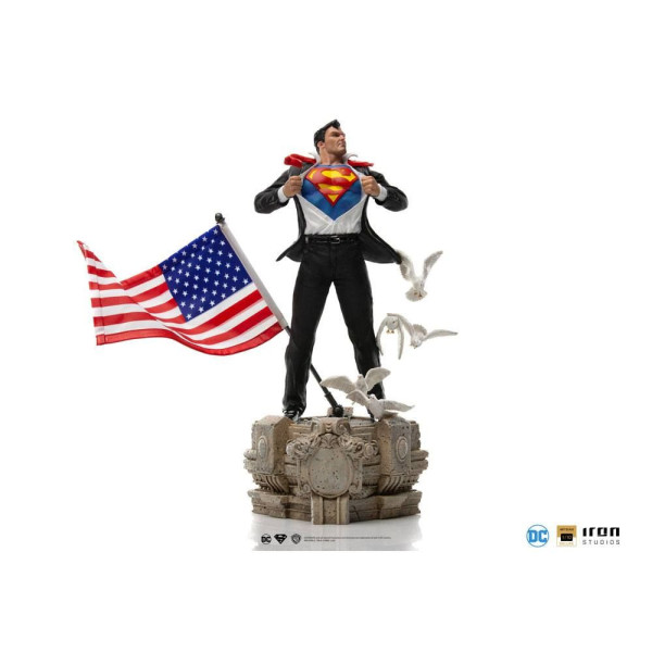 Figurka Clark Kent 29 cm DC Comics Deluxe Art Scale Statue 1/10